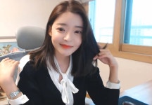 유명 여캠BJ, 생방송 도중 깜짝 '결혼 발표'했다 (영상) | 위키트리 유명 여캠BJ, 생방송 도중 깜짝 '결혼 발표'했다 (영상)
