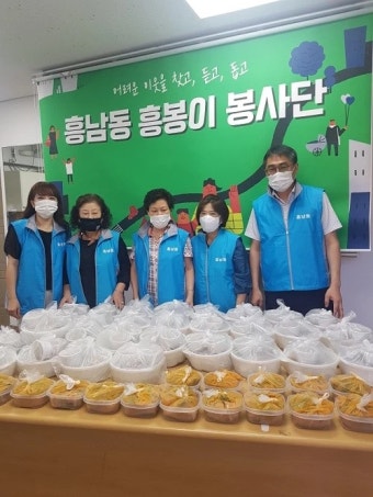흥봉이 봉사단, 말복 맞이 삼계탕 등 전달 | 위키트리 흥봉이 봉사단, 말복 맞이 삼계탕 등 전달