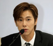 “6개월 만에…” 이미지 무너진 유노윤호, 결국 다 내려놨다 | 위키트리 “6개월 만에…” 이미지 무너진 유노윤호, 결국 다 내려놨다
