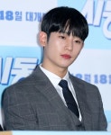 D.P 다 찍은 정해인, 갑자기 인터뷰 도중 반전 이야기 꺼냈다 | 위키트리 D.P 다 찍은 정해인, 갑자기 인터뷰 도중 반전 이야기 꺼냈다