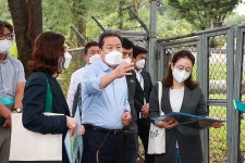 조광한 남양주시장, 평내동 궁집 정비현장 점검 | 위키트리 조광한 남양주시장, 평내동 궁집 정비현장 점검