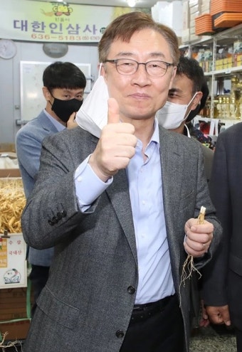 [2보] “정권교체 위해 홍준표와 함께 하겠다” 최재형, 홍준표 캠프 합류 | 위키트리  [2보] “정권교체 위해 홍준표와 함께 하겠다” 최재형...