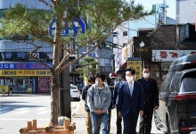 안병용 의정부시장, 소나무숲 변신 범골로 가로수길 점검 | 위키트리 안병용 의정부시장, 소나무숲 변신 범골로 가로수길 점검