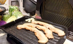 “집에서 고기 구워 먹으면 법적으로 문제가 된다…” 항의하는 옆집... “집에서 고기 구워 먹으면 법적으로 문제가 된다…” 항의하는 옆집... 