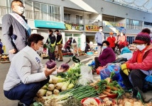 김철우 보성군수,벌교오일시장 양성화 위한 상인 격려 | 위키트리 김철우 보성군수,벌교오일시장 양성화 위한 상인 격려