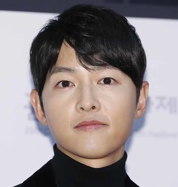 송중기, 동료 유재명과 행복한 스페셜 GV 개최 및 차기작 열일 공개에 관심 집중!