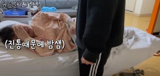 22살 조두팔 출산…카메라에 찍힌 남편 행동, 눈물 난다 (영상) | 위키트리 22살 조두팔 출산…카메라에 찍힌 남편 행동, 눈물 난다 (영상)