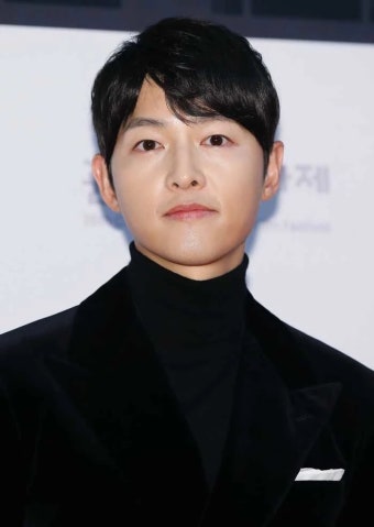올해 38살 송중기 실제 근황 사진이 공개됐는데, 다들 놀라고 있다 | 위키트리 올해 38살 송중기 실제 근황 사진이 공개됐는데, 다들 놀라고 있다