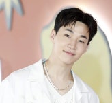 친중 논란으로 시끌시끌했던 헨리, 결국 이런 결말 맞았다 | 위키트리 친중 논란으로 시끌시끌했던 헨리, 결국 이런 결말 맞았다
