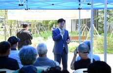 김동근 의정부시장, 정음마을 고산2단지 경로당 개소 축하 | 위키트리 김동근 의정부시장, 정음마을 고산2단지 경로당 개소 축하