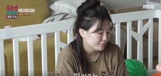 독박 육아하다가 너무 힘들어서 쌍둥이 앞에서 오열한 엄마 (영상) | 위키트리 독박 육아하다가 너무 힘들어서 쌍둥이 앞에서 오열한 엄마 (영상)