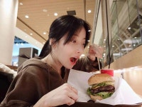 어제(26일) 유퀴즈에 나온 전직 택시기사, 연예인급 유명인의... 어제(26일) 유퀴즈에 나온 전직 택시기사, 연예인급 유명인의 장인이었다 (영상)