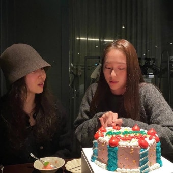 크리스탈, 뉴진스 제작자 민희진 대표와 '특별한 날' 함께했다 (사진... 크리스탈, 뉴진스 제작자 민희진 대표와 '특별한 날' 함께했다 (사진 여러장)