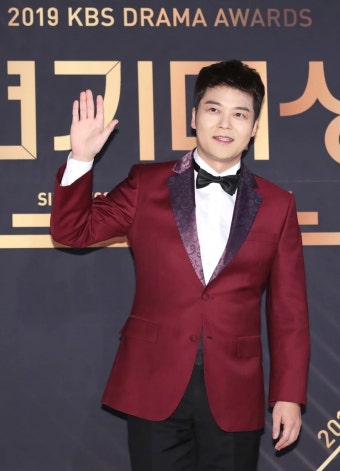 올해 KBS 연예대상 MC로 낙점된 전현무, 여성 파트너는 '이 사람' | 위키트리 올해 KBS 연예대상 MC로 낙점된 전현무, 여성 파트너는 '이 사람'