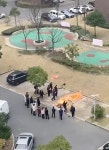 한 아파트 주차장에서 셀프 시신 화장…20명이 지켜보고 있었다 | 위키트리 한 아파트 주차장에서 셀프 시신 화장…20명이 지켜보고 있었다