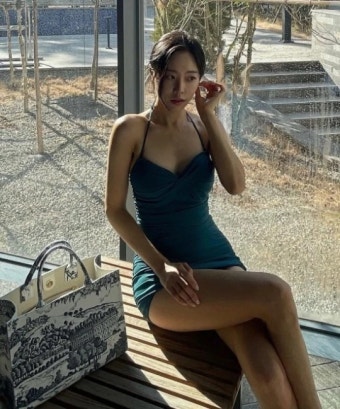 “여긴 우리밖에...” 박성광' 이솔이, 글래머 수영복 자태 노출... 눈 확 쏠린다 | 위키트리 “여긴 우리밖에...” 박성광' 이솔이, 글래머...