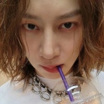 요즘 팬들한테도 욕먹던 김희철 진심 담은 돈으로 한방에 끝냈다 | 위키트리 요즘 팬들한테도 욕먹던 김희철 진심 담은 돈으로 한방에 끝냈다