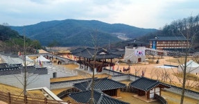 [포토]경북 안동 한국문화테마파크 ‘산성마을의 만세운동’ | 위키트리 [포토]경북 안동 한국문화테마파크 ‘산성마을의 만세운동’ 