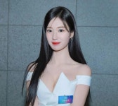 “가슴=대자연 버프” 역대급 신체 사이즈 공개한 G컵 여캠 (+움짤) | 위키트리 “가슴=대자연 버프” 역대급 신체 사이즈 공개한 G컵 여캠 (+움짤)