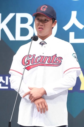 “반인륜적 행위 저질러” 결국 만장일치로 서준원, '제1회 고교 최동원상' 수상 박탈 | 위키트리 “반인륜적 행위 저질러” 결국 만장일치로...