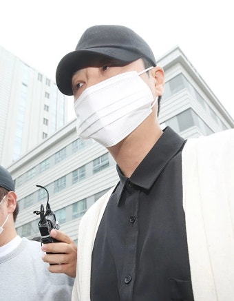 그룹 신화 멤버 신혜성에 징역 2년 구형…오늘(6일) 내려진 결정 | 위키트리 그룹 신화 멤버 신혜성에 징역 2년 구형…오늘(6일) 내려진 결정