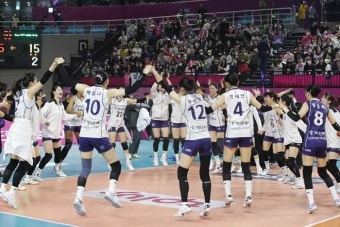0%의 기적… 여자배구 한국도로공사, 흥국생명 꺾고 최초의 '역스윕' 우승 | 위키트리 0%의 기적… 여자배구 한국도로공사, 흥국생명 꺾고 최초의...