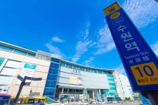 비틀거리던 여중생 2명… 24일 수원 거리 한복판서 다소 충격적인 일... 여중생 2명… 24일 수원 거리 한복판서 다소 충격적인 일 벌어졌다