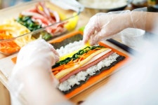 “김밥 집에서 채소 빼달라 했다가 부모 욕을 들었습니다” (댓글 폭주 글) | 위키트리 “김밥 집에서 채소 빼달라 했다가 부모 욕을 들었습니다”... 