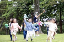 “녹음기 넣어 등원” 지금 전국 어린이집에 뿌려지고 있는 공지 내용 | 위키트리 “녹음기 넣어 등원” 지금 전국 어린이집에 뿌려지고 있는... 