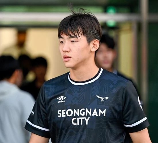 김지수, 독일 무대 데뷔골 터뜨려...카이저슬라우테른 7-0 대승 (DFB 포칼)