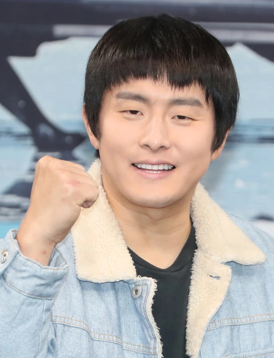 전현무·기안84, 술 취한 채 근육 자랑…나 혼자 산다 논란