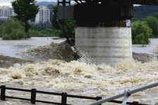 큰일 났다…폭우 내린 광주에 모레까지 비 최대 250㎜ 더 쏟아진다 | 위키트리 큰일 났다…폭우 내린 광주에 모레까지 비 최대 250㎜ 더 쏟아진다 