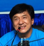 신작으로 인기몰이 중인 성룡, 갑자기 혼외 딸 학대 의혹 터졌다 | 위키트리 신작으로 인기몰이 중인 성룡, 갑자기 혼외 딸 학대 의혹 터졌다 