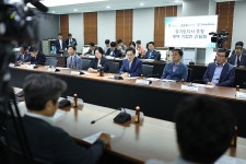 김동연 경기도지사, 평택상공회의소 초청 기업인 간담회 참석 | 위키트리 김동연 경기도지사, 평택상공회의소 초청 기업인 간담회 참석