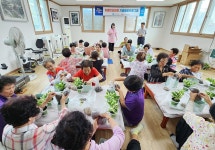 전남 화순군 치매안심센터, 원예로 치매 예방 효과 높인다 | 위키트리 전남 화순군 치매안심센터, 원예로 치매 예방 효과 높인다
