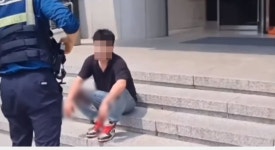 “신림역 칼부림 범인 얼굴 떴다”…온라인에서 확산한 충격적인 영상 | 위키트리 “신림역 칼부림 범인 얼굴 떴다”…온라인에서 확산한... 