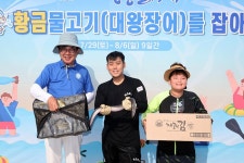 장흥 물축제,‘대왕민물장어를 잡아라’ 피서객들 인기 | 위키트리 장흥 물축제,‘대왕민물장어를 잡아라’ 피서객들 인기