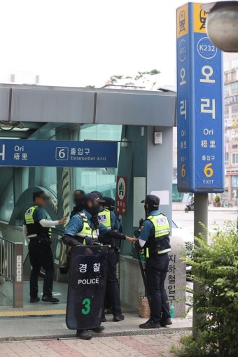 '살인 예고글' 작성자 30명 검거…경찰청장 “경찰력 낭비되고 있다” 마지막 경고 | 위키트리 '살인 예고글' 작성자 30명 검거…경찰청장...