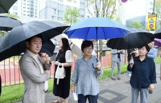 김동근 의정부시장, 훈민초 통학로 현장 점검 | 위키트리 김동근 의정부시장, 훈민초 통학로 현장 점검