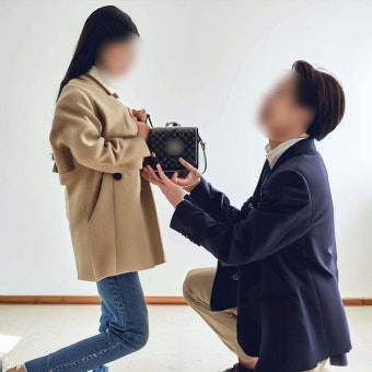 “프러포즈 때 명품백 선물, 대체 누가 유행시켰어?… 진짜 별로야” | 위키트리 “프러포즈 때 명품백 선물, 대체 누가 유행시켰어?… 진짜...