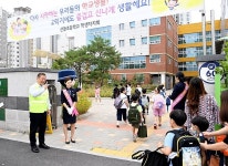김경일 파주시장, 산들초 등하굣길 교통안전 캠페인 동참 | 위키트리 김경일 파주시장, 산들초 등하굣길 교통안전 캠페인 동참