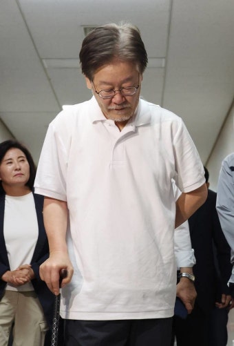 [속보] 단식 19일 이재명, 건강 악화로 병원 이송 | 위키트리 [속보] 단식 19일 이재명, 건강 악화로 병원 이송