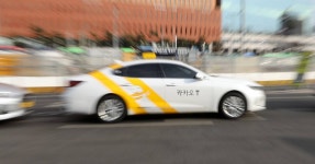 뒷좌석서 몸을 부르르 떤 승객...택시 기사 신고에 덜미 잡혔다 (+이유) | 위키트리 뒷좌석서 몸을 부르르 떤 승객...택시 기사 신고에 덜미 잡혔다... 