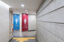 어제(11일) 강남 고속터미널역 화장실서 쓰러진 30대 여성… 이유가 정말 놀랍다 | 위키트리 어제(11일) 강남 고속터미널역 화장실서 쓰러진... 