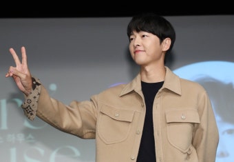 온라인서 급속도로 퍼지고 있는 송중기케이티 목격 사진… 다들 놀라고 있다 | 위키트리 온라인서 급속도로 퍼지고 있는 송중기케이티 목격...