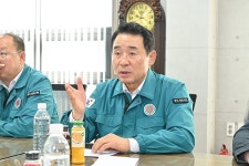 백영현 포천시장, ㈜우주공업사·㈜비앤비 방문...기업애로 청취 | 위키트리 백영현 포천시장, ㈜우주공업사·㈜비앤비 방문...기업애로 청취