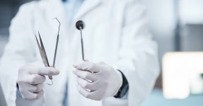 오지도 않은 환자 의료 급여 청구해 1억원 타 먹은 치과의사에 벌금 1천만원 | 위키트리 오지도 않은 환자 의료 급여 청구해 1억원 타 먹은 치과... 