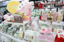 아파트 상가가 통째로 ‘다이소’인 신기한 곳이 있습니다 (부산) | 위키트리 아파트 상가가 통째로 ‘다이소’인 신기한 곳이 있습니다 (부산)