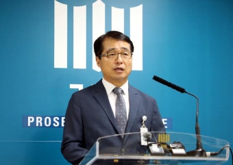 28년 만에 공범 구속기소된 '살인사건'… 영화에서나 나올 법한 일이 현실서 벌어졌다 | 위키트리 28년 만에 공범 구속기소된 '살인사건...