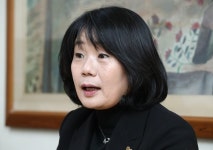 윤미향 국회의원이 “참 미안하다”면서 배우 이선균의 죽음을 추모한 이유 | 위키트리 윤미향 국회의원이 “참 미안하다”면서 배우 이선균의... 